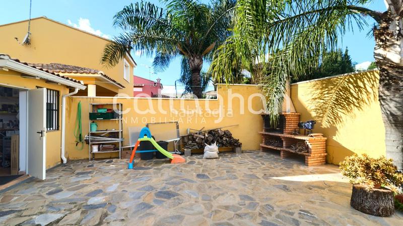 Foto 498c144d-3fc3-4eeb-b523-cfb30fcad461. Chalet  esquinero en maravisa en La Conarda Pobla de Vallbona (la)