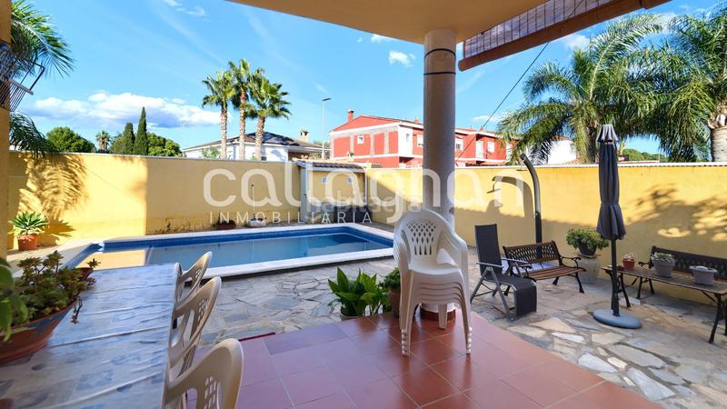 Foto 645ecda6-22c0-48af-ae27-cc6f6ce2a65d. Chalet  esquinero en maravisa en La Conarda Pobla de Vallbona (la)