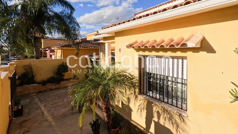 Foto 79a23ff9-f398-46ea-911f-71e04981d65f. Chalet  esquinero en maravisa en La Conarda Pobla de Vallbona (la)