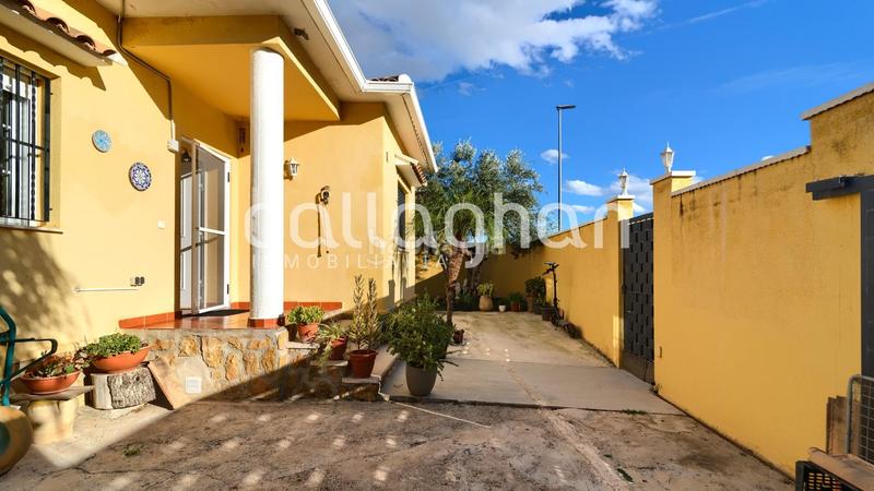 Foto 869887b1-9e1d-40d5-82e3-f213930a1034. Chalet  esquinero en maravisa en La Conarda Pobla de Vallbona (la)