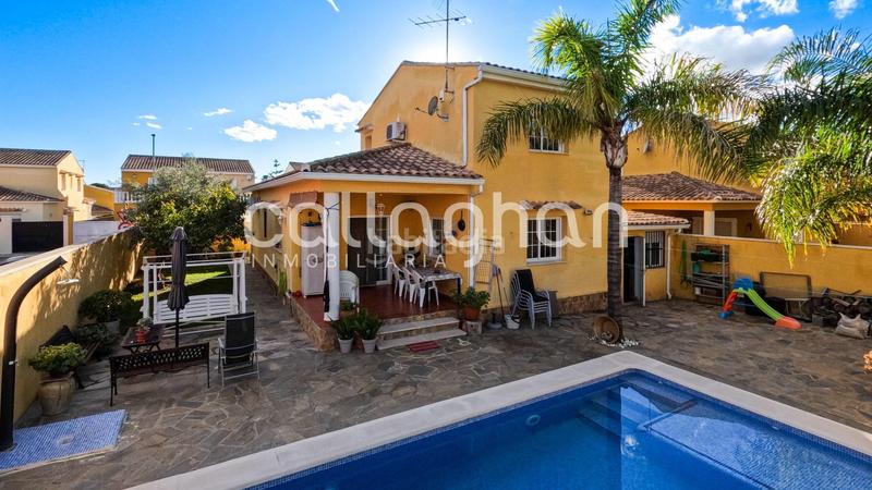 Foto 88b4042d-5133-450a-8e8d-e016eceb8103. Chalet  esquinero en maravisa en La Conarda Pobla de Vallbona (la)