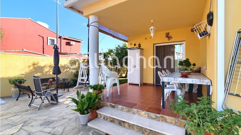 Foto a8ab0206-ae05-4f5c-acba-f8442ddf1cc5. Chalet  esquinero en maravisa en La Conarda Pobla de Vallbona (la)