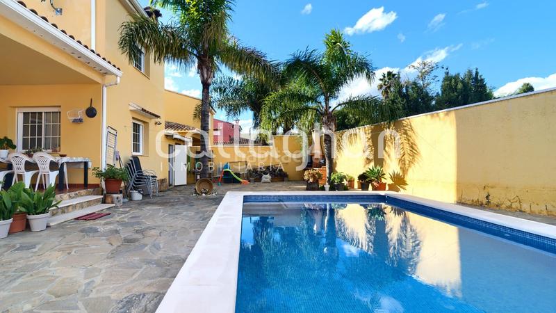 Foto b5283ace-709e-49de-91e1-47fb1992942f. Chalet  esquinero en maravisa en La Conarda Pobla de Vallbona (la)