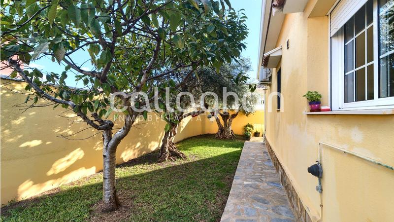 Foto f2611fb9-cefe-4a95-98ab-7cf734f8b8d2. Chalet  esquinero en maravisa en La Conarda Pobla de Vallbona (la)