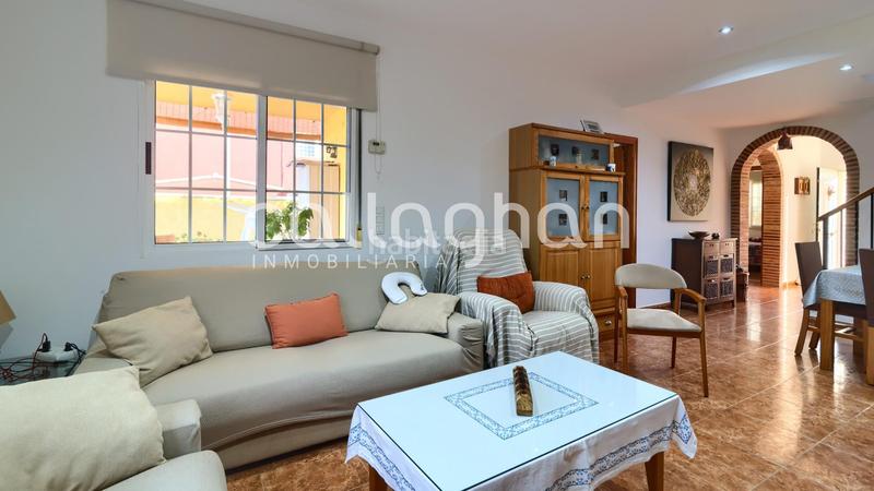 Foto fa6eb87c-b2ef-4c83-aa40-36288fdb3b9c. Chalet  esquinero en maravisa en La Conarda Pobla de Vallbona (la)