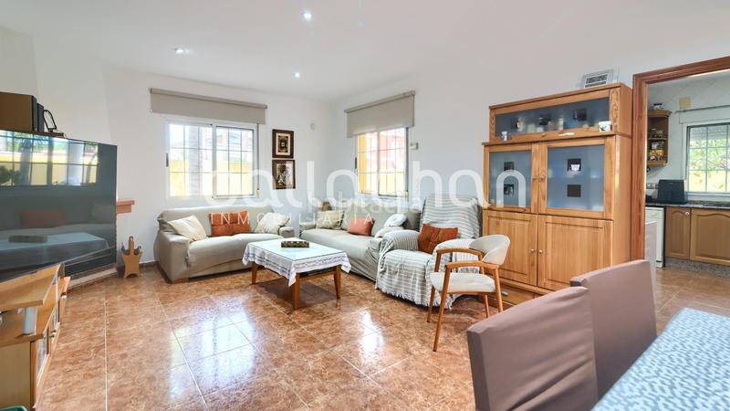 Foto fef16323-8ddb-4204-a5c6-f9af098bee4e. Chalet  esquinero en maravisa en La Conarda Pobla de Vallbona (la)