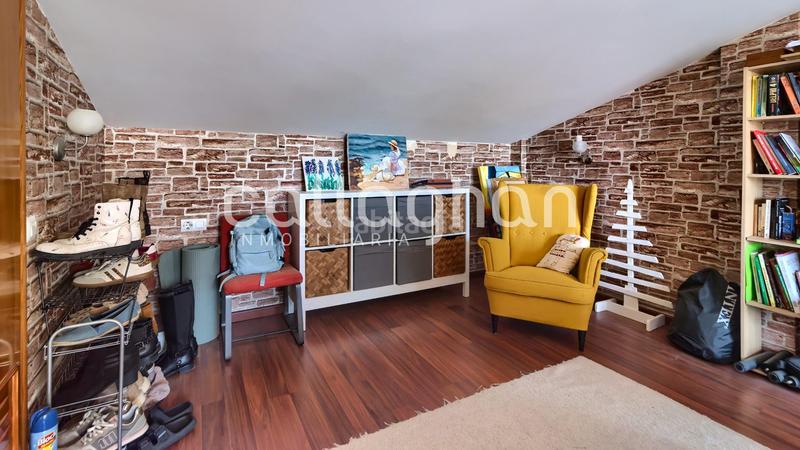 Foto 2c626a67-ab06-45ff-a59a-5f1a0e27c02f. Maison jumelée avec parking dans Nuevo Centro Sagunt