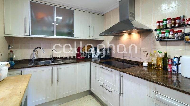 Foto b512cd47-1fb0-4a1a-b78b-e17102b0dcf8. Maison jumelée avec parking dans Nuevo Centro Sagunt