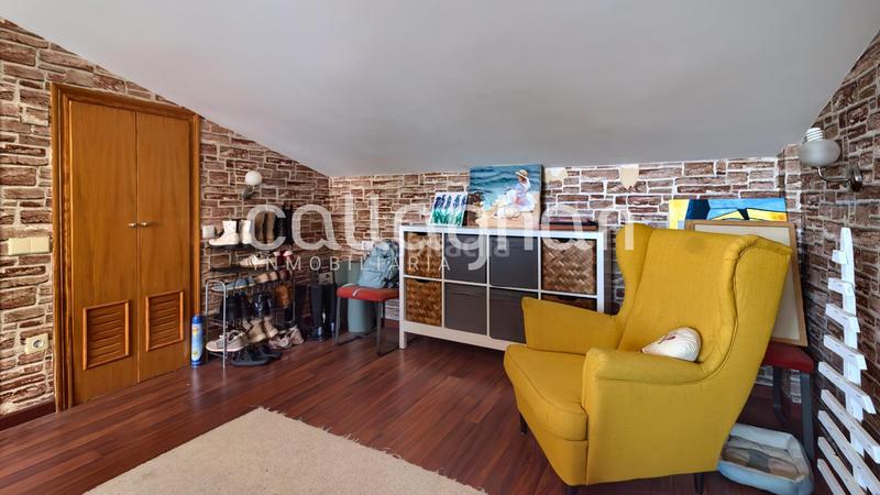 Foto b6d6dc95-18c7-4f63-83bd-35c4e4498f1a. Maison jumelée avec parking dans Nuevo Centro Sagunt