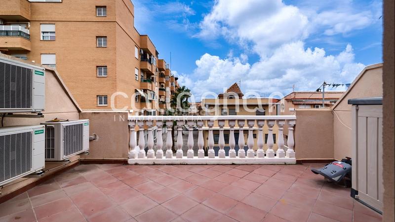 Foto de858fd6-9121-4623-89ec-1c537d826f41. Maison jumelée avec parking dans Nuevo Centro Sagunt