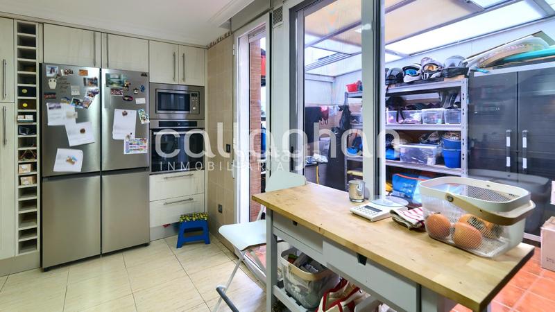 Foto e6802a66-4717-4911-a5fc-6301e5e8b923. Maison jumelée avec parking dans Nuevo Centro Sagunt