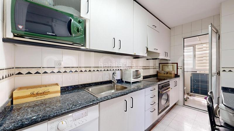 Foto da8db4f6-f16e-461a-b2af-e5c102cdd572. Miete etagenwohnung mit heizung parking in Exposició Valencia