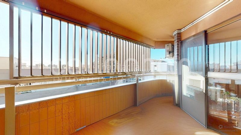 Foto 20063bac-2eac-4909-aa33-fae742bfd4fb. Pis amb calefacció aparcament a Jaume Roig Valencia