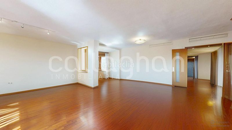 Foto 23430277-c5e1-4dc0-bf88-7d574cf36cf4. Pis amb calefacció aparcament a Jaume Roig Valencia