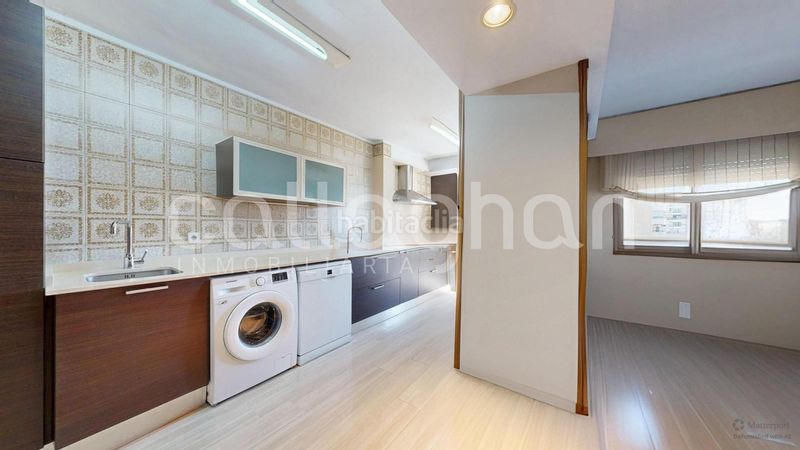 Foto df96d75e-323f-4834-bf6d-7bf1f8804d90. Pis amb calefacció aparcament a Jaume Roig Valencia