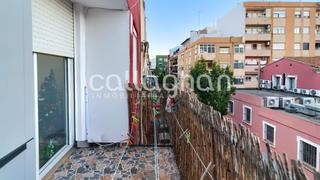 Etagenwohnung  Calle de ausiàs march. Oportunidad para inversores