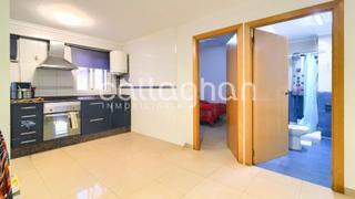 Etagenwohnung  Calle de ausiàs march. Oportunidad para inversores