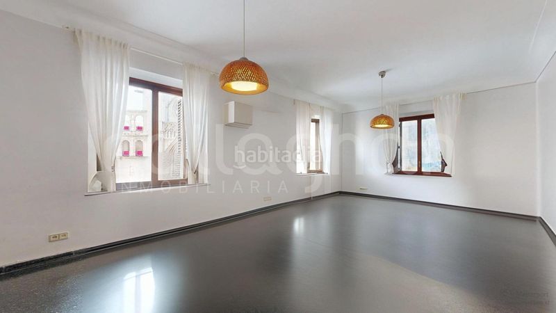 Foto 2ec1f387-6a67-430e-8881-984ff8a59474. Pis a La Seu Valencia