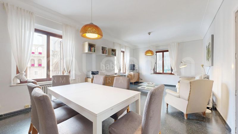 Foto a6cc4a13-b1c0-4c01-a350-87cda01f8294. Pis a La Seu Valencia