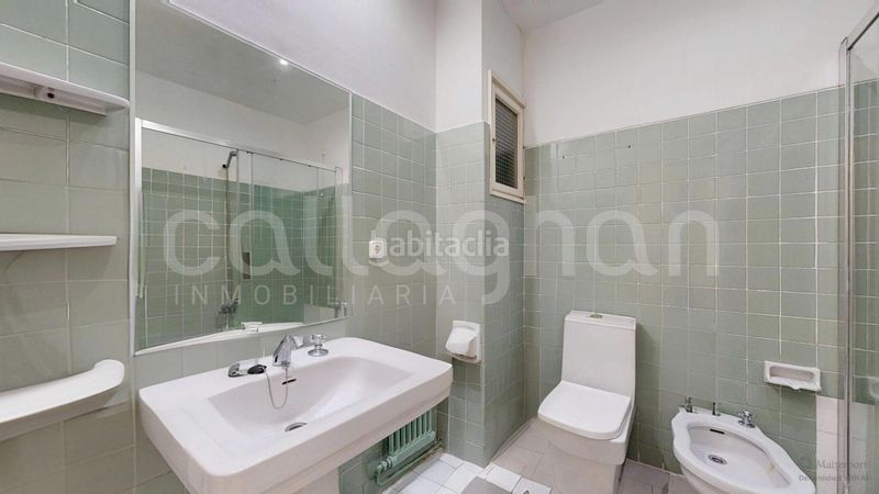 Foto ed1b6ec3-b998-4438-a2c0-12871511aac6. Pis a La Seu Valencia