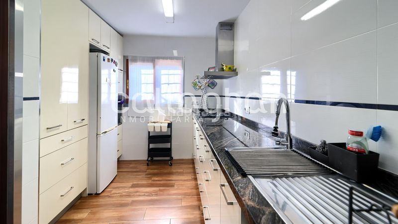 Foto 2c7361f9-e0c5-4937-b85f-0a5d5be5a4f7. Casa adossada amb aparcament a Corinto-Almardà Sagunt