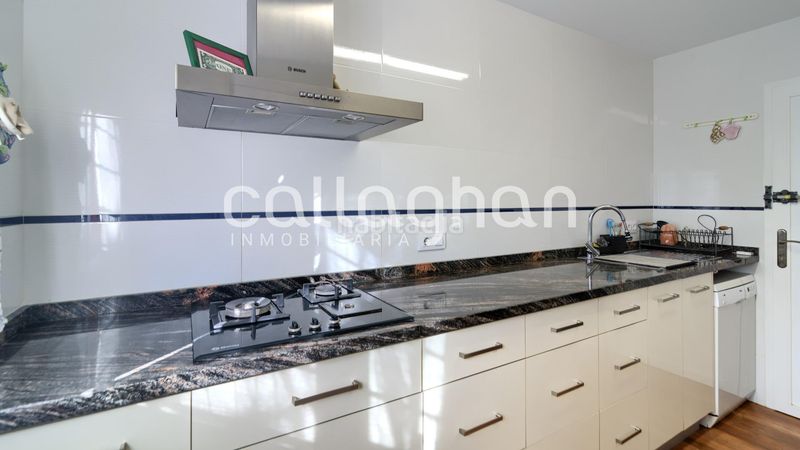 Foto 34ca799c-fb78-42c9-86ee-e3e89f172263. Casa adossada amb aparcament a Corinto-Almardà Sagunt