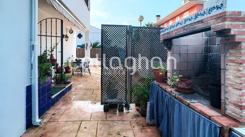 Foto 4a924e0e-3823-4965-8b34-65aaa635f379. Casa adossada amb calefacció aparcament a Corinto-Almardà Sagunt