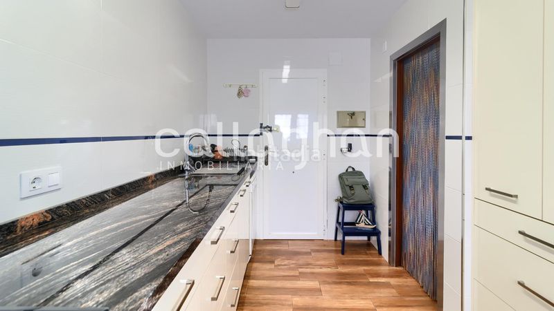 Foto 973f0a5e-9f1d-4db2-b65b-799f1f158c97. Casa adossada amb aparcament a Corinto-Almardà Sagunt