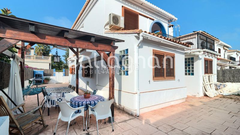 Foto b49b9799-a9ef-487e-9566-fcb8f4ab67d6. Casa adossada amb calefacció aparcament a Corinto-Almardà Sagunt