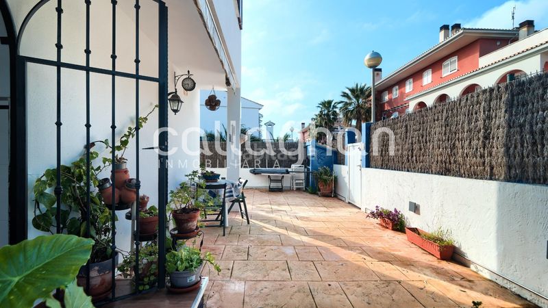 Foto e68f29f0-3244-4912-853b-b6f4591e7e91. Casa adossada amb calefacció aparcament a Corinto-Almardà Sagunt