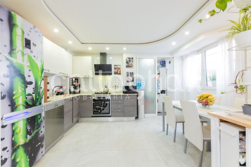 Foto e896aa9d-5b2c-4316-8204-3f6371fc68d9. Piso  reformado en calle lebón en La Creu del Grau Valencia