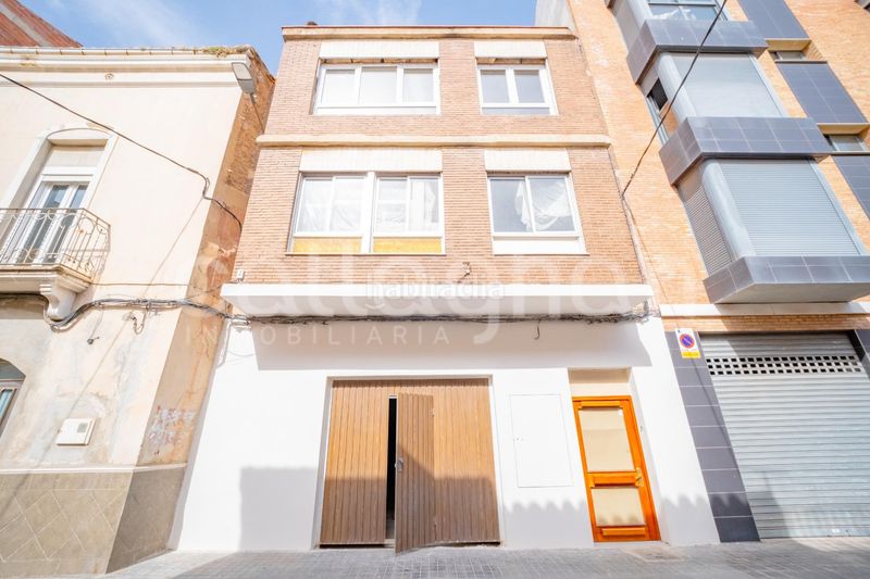 Foto 27b957ed-0340-49b4-a2a2-d6984be18f4f. Edificio in Centro Burriana