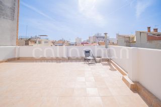 Pis  Calle mare de deu misericordia. Vivienda ubicada en la primera planta del edificio