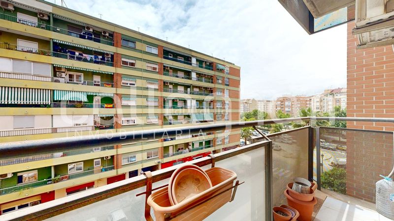 Piso amplia vivienda con terraza y garaje opcional en patraix, excelente ubicación en Valencia - Imagen 2