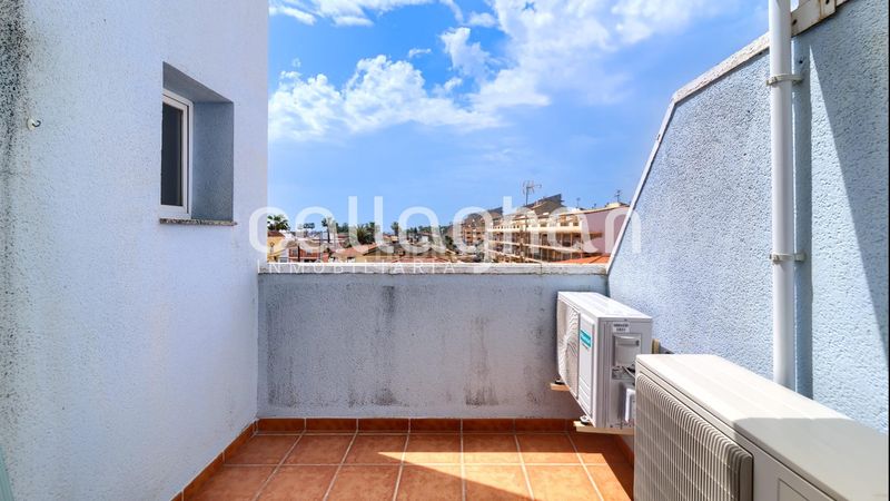 Foto eee906f0-4878-4a8c-bffc-f1c5b2e965c0. Casa aparellada a Chilches