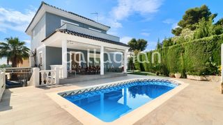 Chalet  Carrer del pi blanc. Impresionante chalet en colinas de venta cabrera