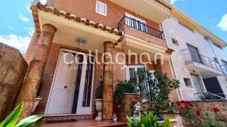 Casa adosada  Morella. Espacio para crecer el adosado familiar que buscabas en zona tra