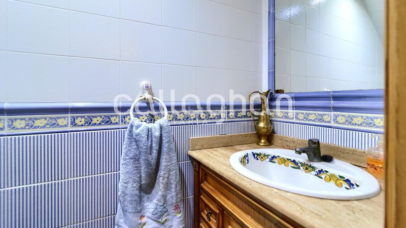 Foto b7b37668-3585-4e73-89f1-0754643e6013. Casa adossada amb calefacció aparcament a Sedaví