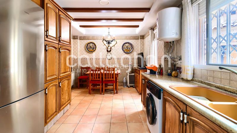 Foto d77a1574-d028-4967-a717-73d3cacc70b9. Casa adossada amb calefacció aparcament a Sedaví