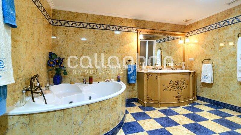 Foto f7fbc37f-d0be-483f-afd1-33142ec889f1. Casa adossada amb calefacció aparcament a Sedaví