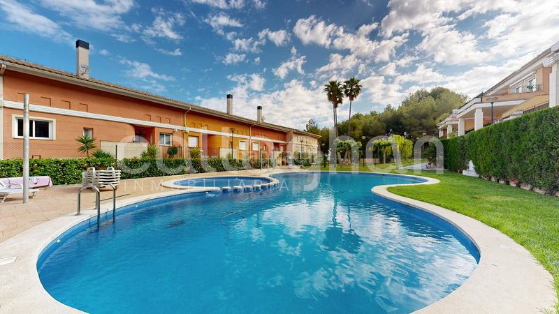 Foto 5588db22-75d6-45cc-8a14-48151fe99067. Pis amb aparcament piscina a El Bosque Chiva
