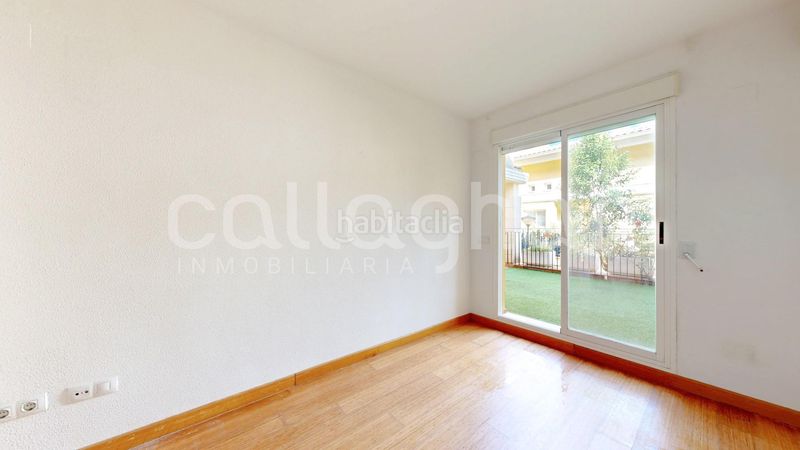 Foto cd4bbeaa-8fce-44ba-bf83-7d7658ff90cb. Pis amb aparcament piscina a El Bosque Chiva