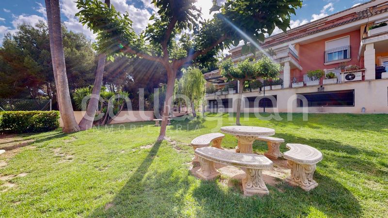 Foto d9a3a468-f884-47c6-a970-6db7c2fb5c1f. Pis amb aparcament piscina a El Bosque Chiva