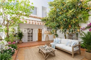 Casa adossada  Calle mayor. Magnífica casa de pueblo adosada de 250 m2 con patios, terraza,