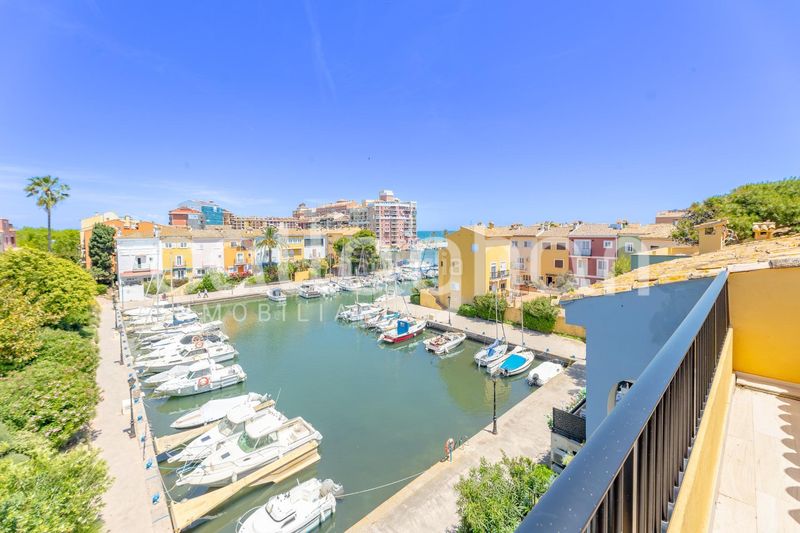 Foto abcc32a8-9317-4825-a8b5-9457fd90183d. Casa adossada amb aparcament a Port Saplaya Alboraya