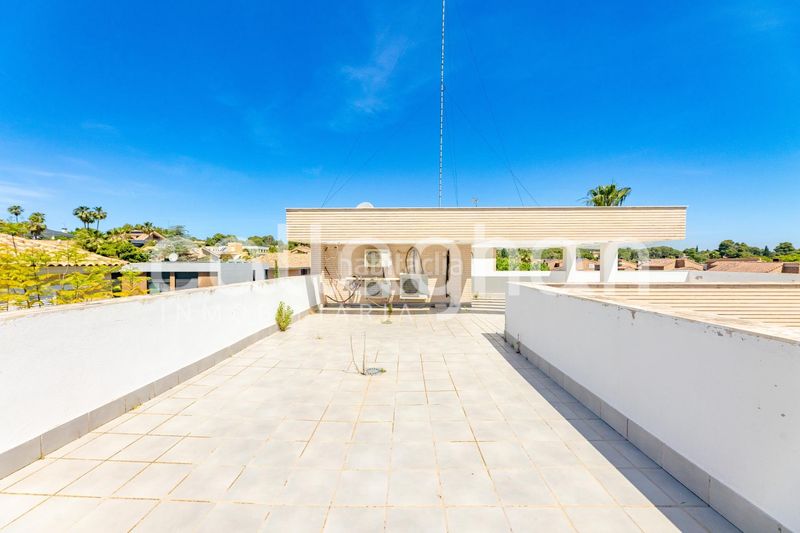 Foto 41b6a6a3-fb50-4d2d-98b8-59e7c60301d7. Xalet amb aparcament piscina a Godella