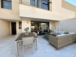 Location Maison jumelée  Calle d'ares del maestrat. Espectacular adosado en un residencial con piscina
