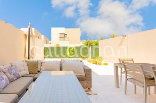 Location Maison jumelée  Calle d'ares del maestrat. Espectacular adosado en un residencial con piscina