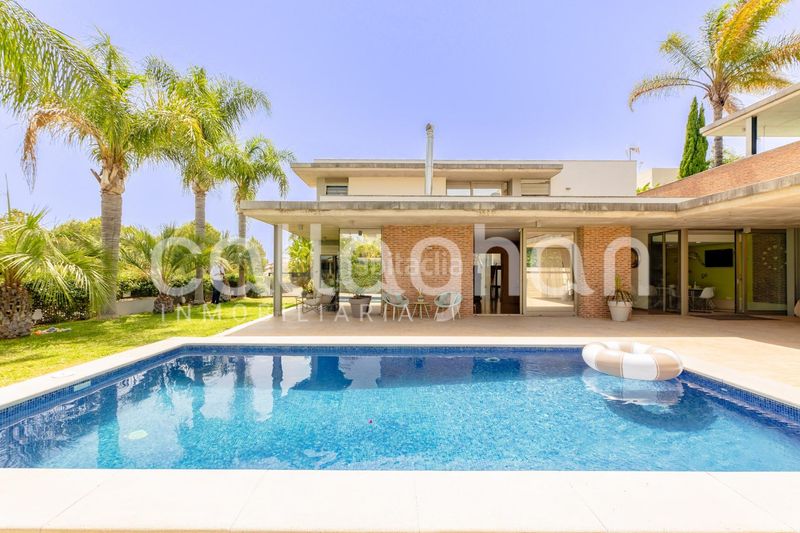 Foto e5ffe014-a4bd-44ba-a2f6-1a11cd35e66c. Xalet amb calefacció aparcament piscina a Torre en Conill-Cumbres de San Antonio Bétera