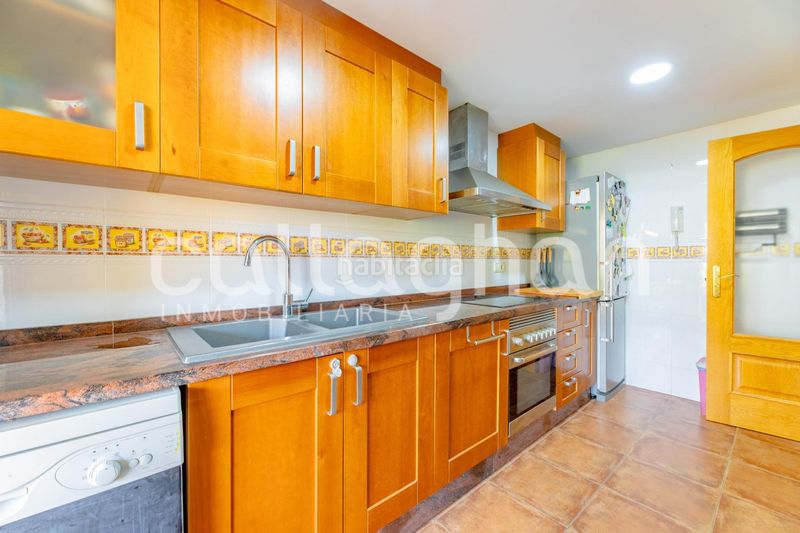 Foto a97c4662-f3d6-4812-94dd-c3cf08c8b454. Casa adossada amb calefacció aparcament piscina a Sagunt